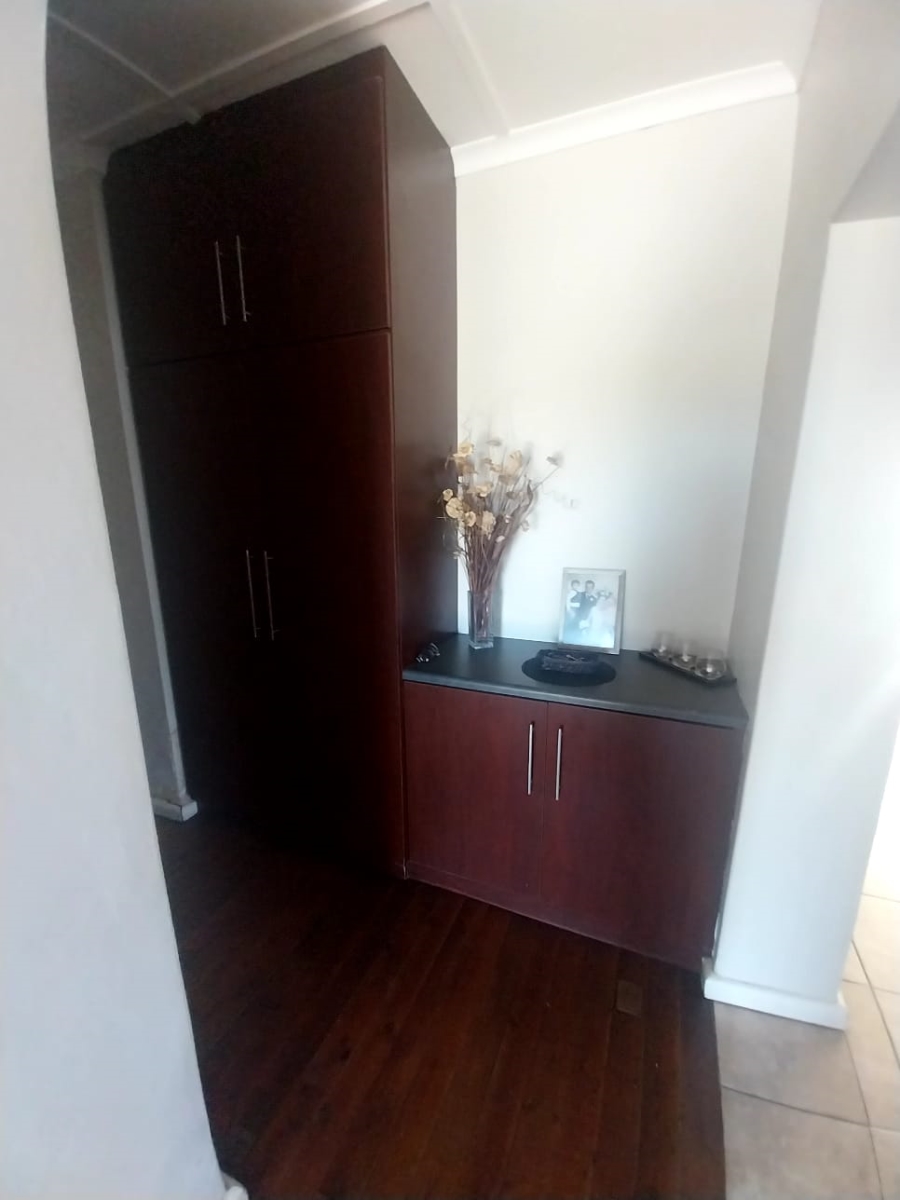 4 Bedroom Property for Sale in Rouxpark Western Cape